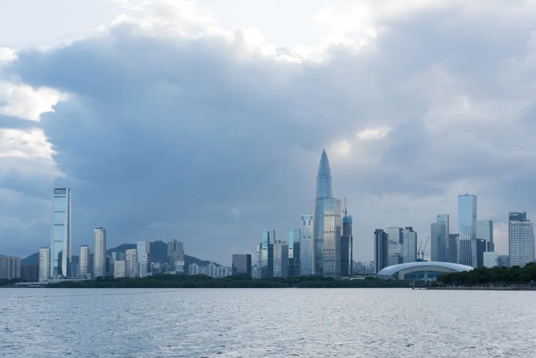 光模块在数据中心应用中的选型要点与性能对比分析