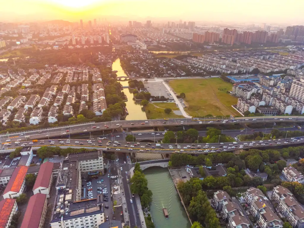 光纤跳线选型指南：单模与多模在通信工程中的适用场景对比正文配图 2
